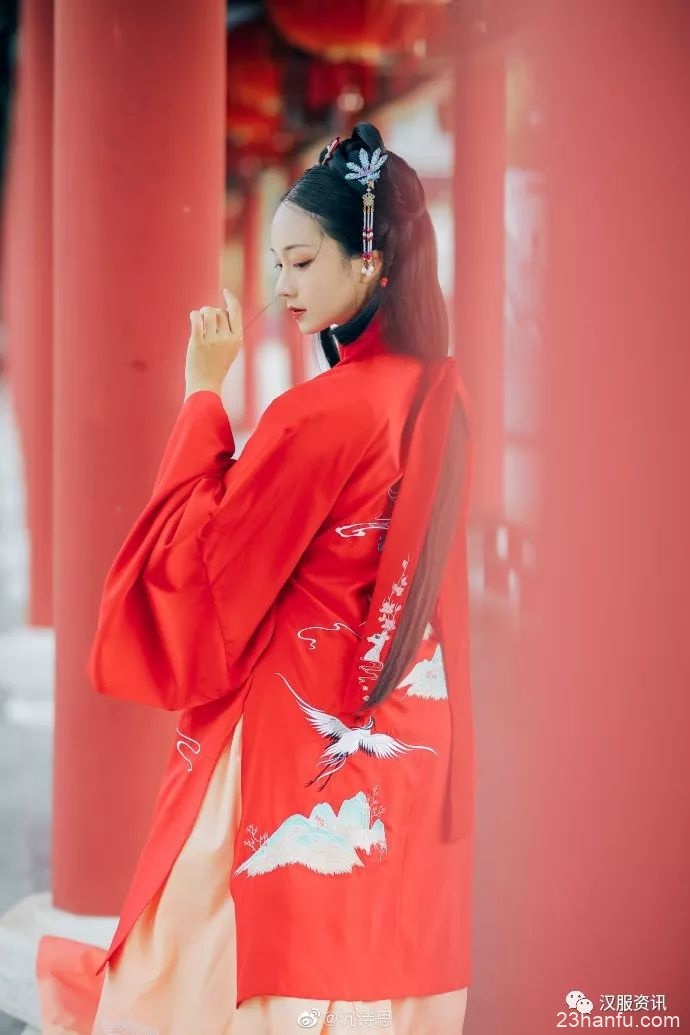 【汉服私影】 要多少青空,流云才会回眸。