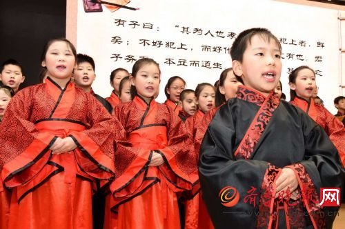 山东师大附小开学礼，小学生着汉服诵读“论语”
