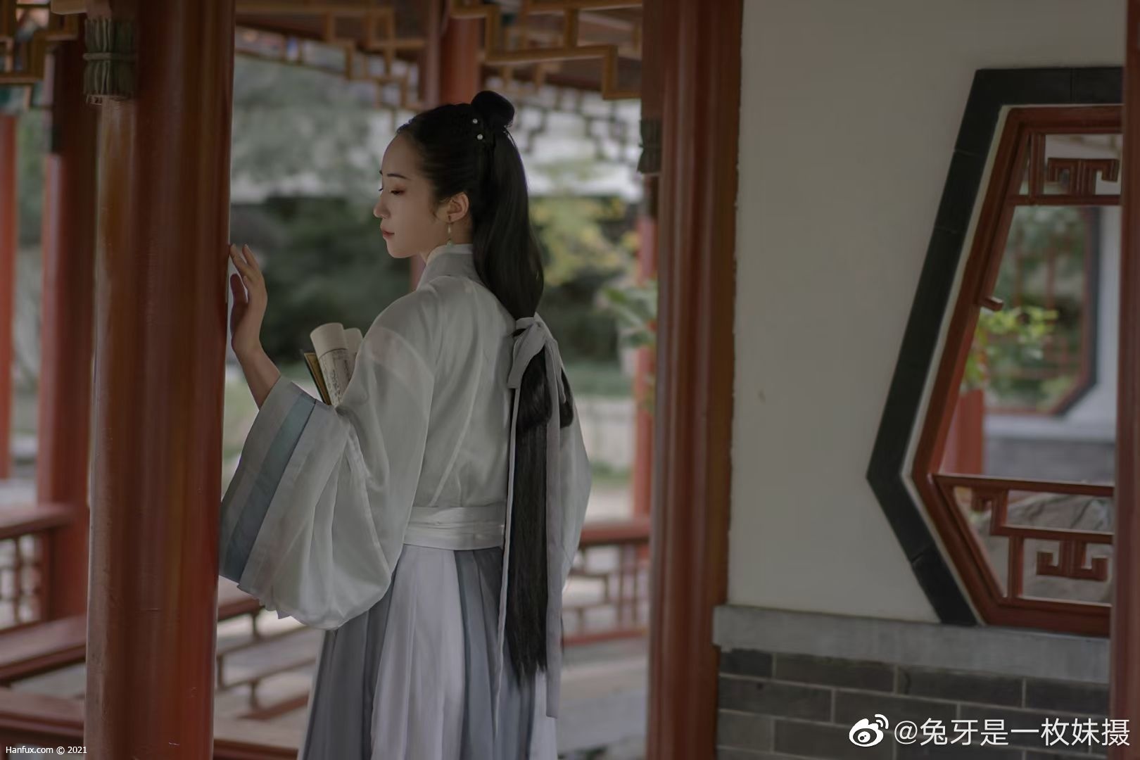 【汉服美图】苍凉双眼，明月星辰