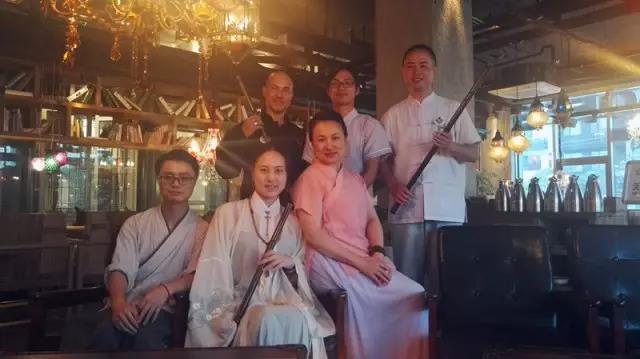 沪上新人汉服婚礼盛装迎接新年