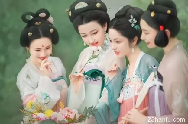汉服是中华文化的代表性符号,值得我们正视她,弘扬她!