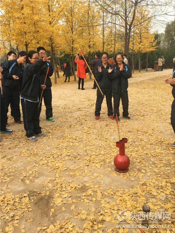 170名师生在汉阳陵博物馆穿汉服、学汉礼感受传统汉文化
