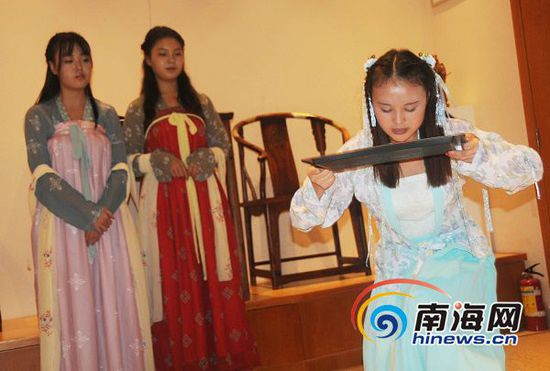 古典美人齐聚南社古村 花朝节展现汉服魅力