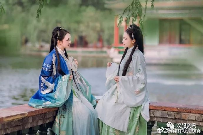 【汉服摄影】柳下笙歌庭院