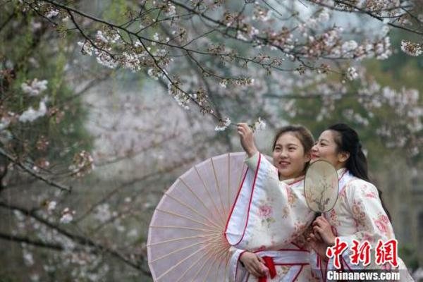 南京明孝陵樱花园“春花如雪” 花下汉服美女美如画