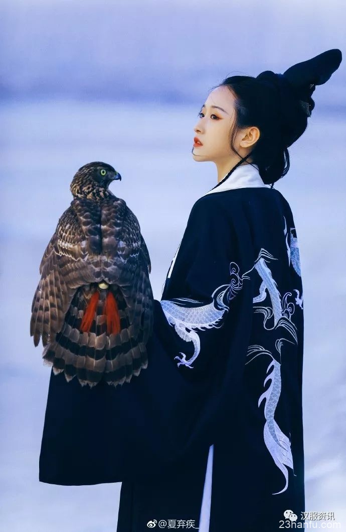 【汉服小仙女】低头羞涩窃私语