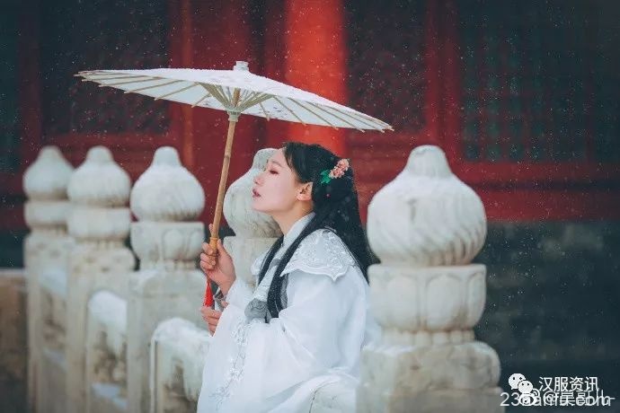 【汉服私影】风拍小帘灯晕舞