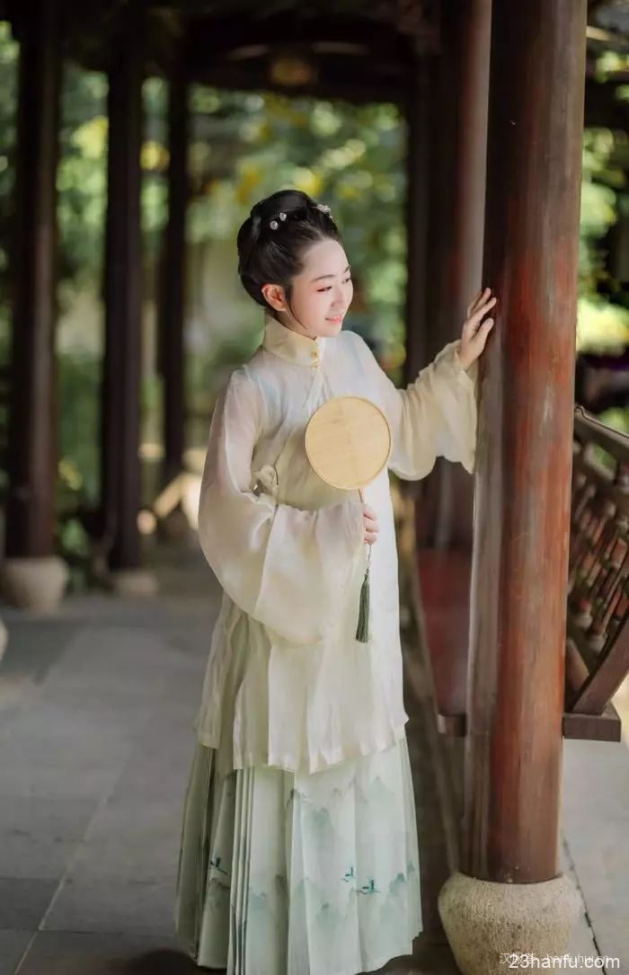 【汉服美景】心心莲莲,吹皱一池清梦