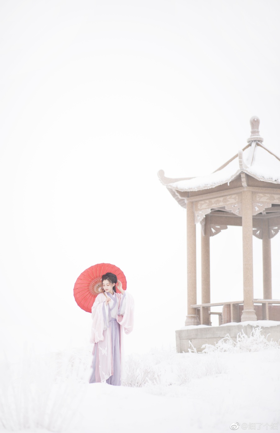 【汉服仕女】素手执扇倚窗头