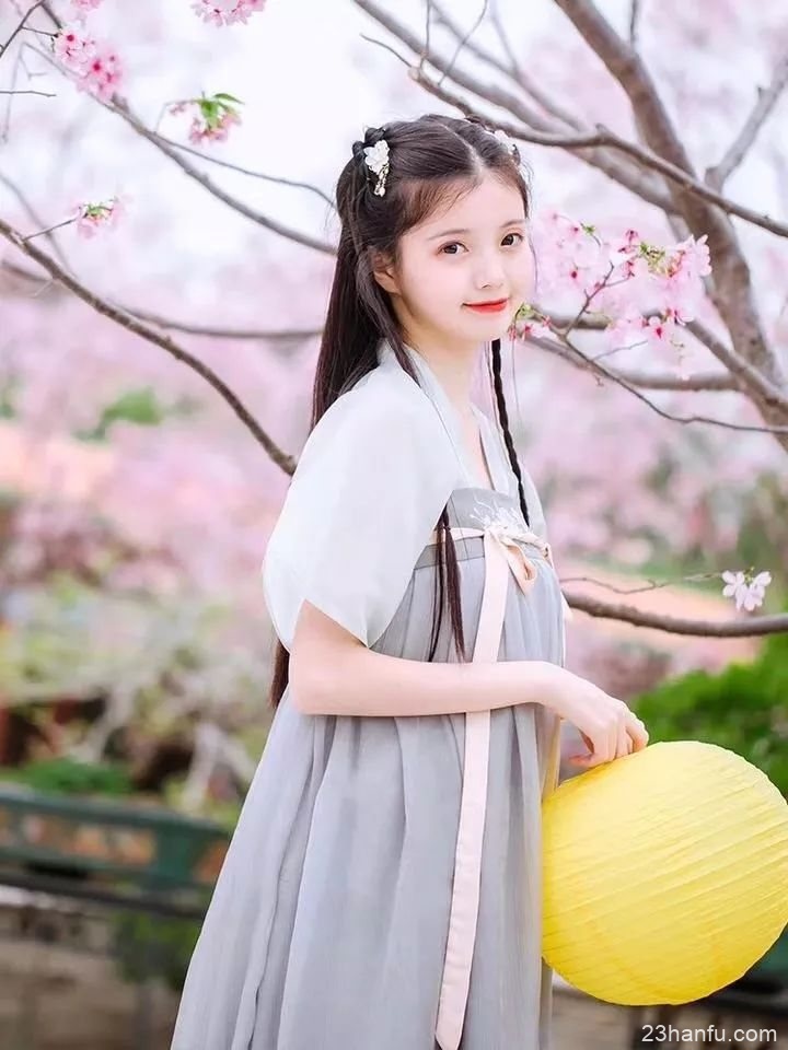 汉服是中华文化的代表性符号,值得我们正视她,弘扬她!
