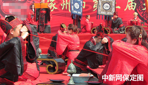 无视别人的目光穿汉服是怎么样的？时尚感超强，最后一套太帅了！