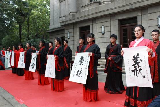 “我与东大共成长”东大新生着汉服行冠笄礼