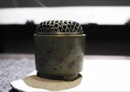 武汉地铁2号线惊现汉服换装秀