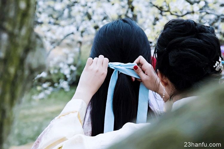 春天,穿着汉服去赏花吧!