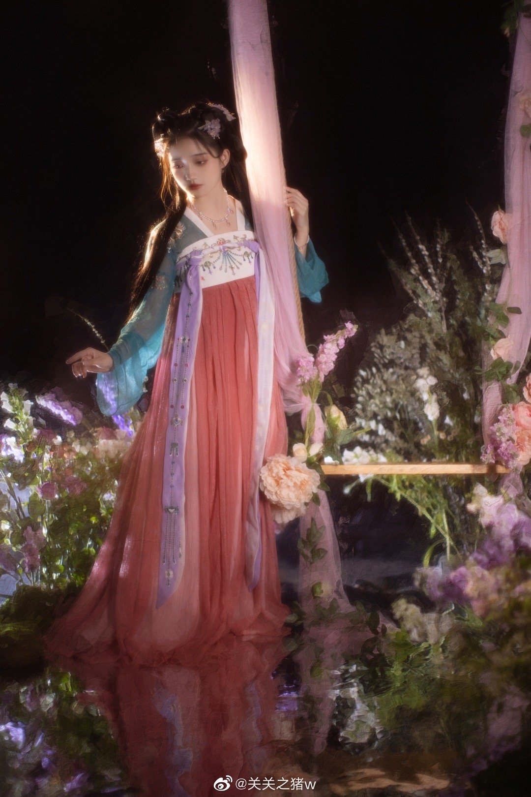 汉服 真正的鲜花开在山野烂漫处@关关之猪w