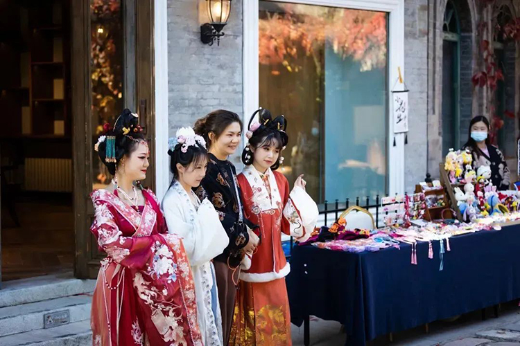 红叶雅集｜到古北水镇汉服节来一场秋意汉服行