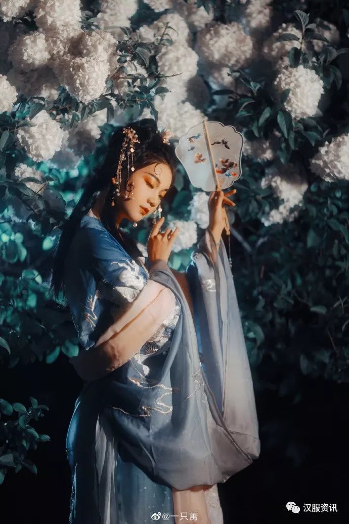 东风夜放花千树