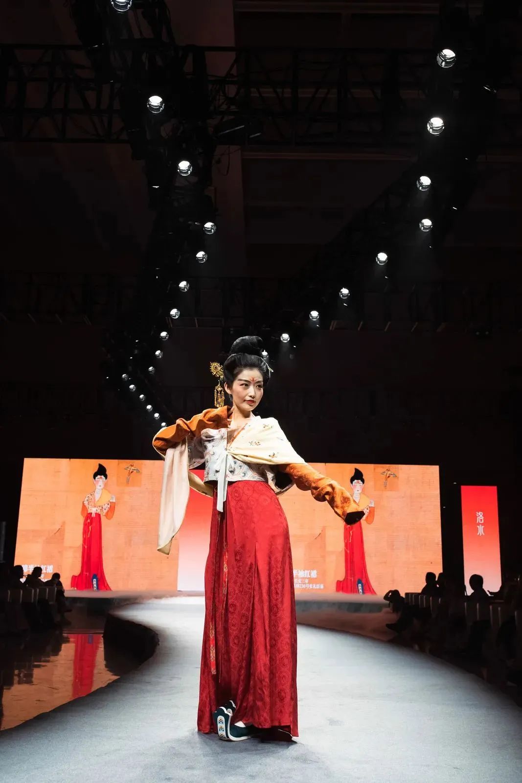 洛阳汉服大秀，领略一千多年前的古人审美