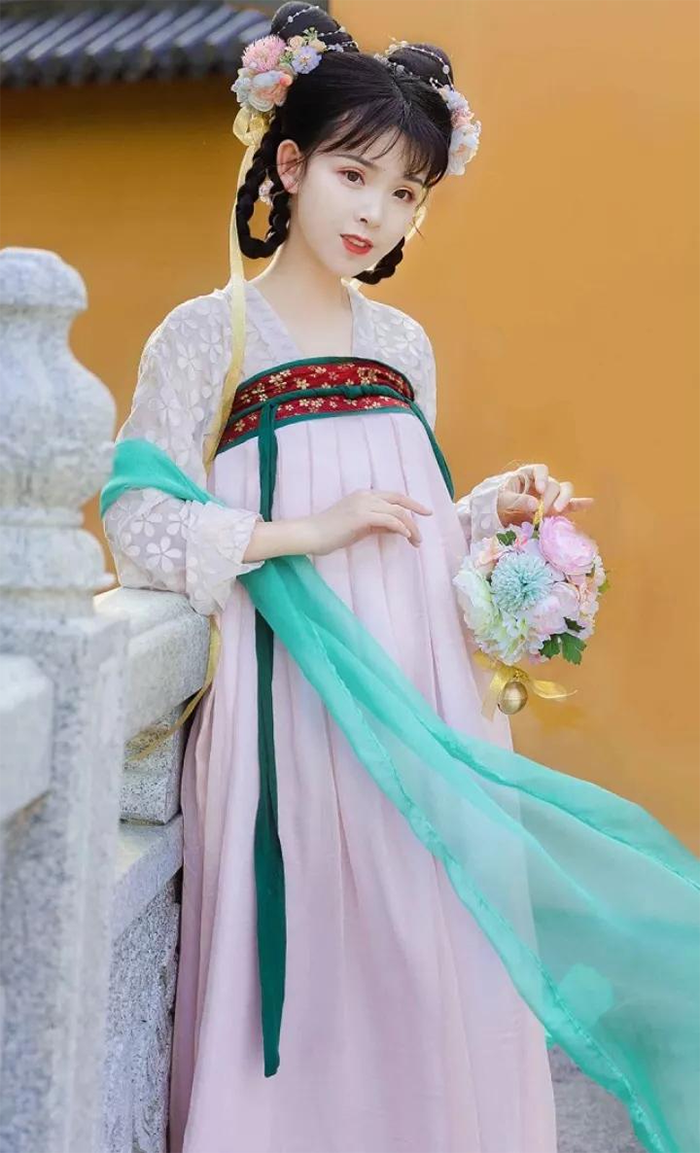 汉服究竟有多美？一袭襦裙霓裳，惊艳了岁月时光