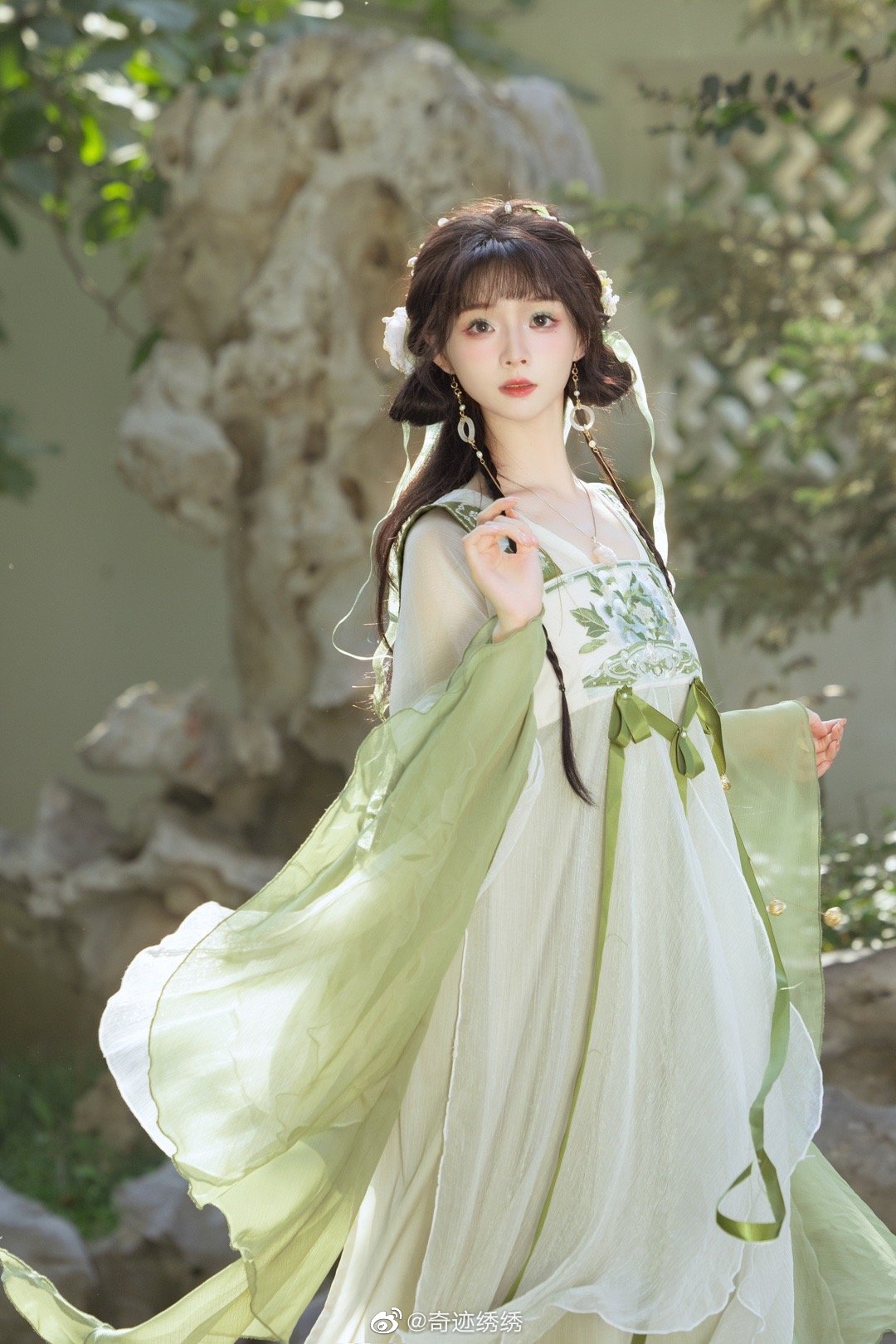 莺莺燕燕春春，花花柳柳真真。@奇迹绣绣