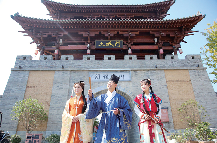 这个31岁的汉服体验馆老板火了