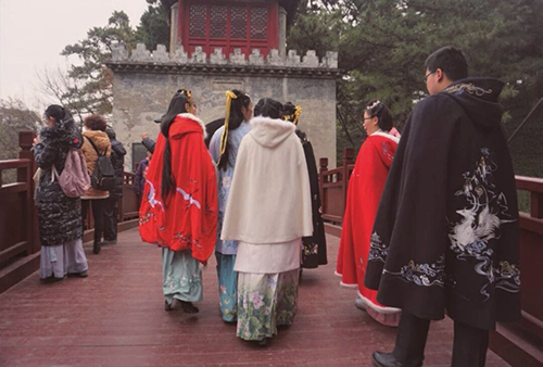 汉服复兴的背景介绍