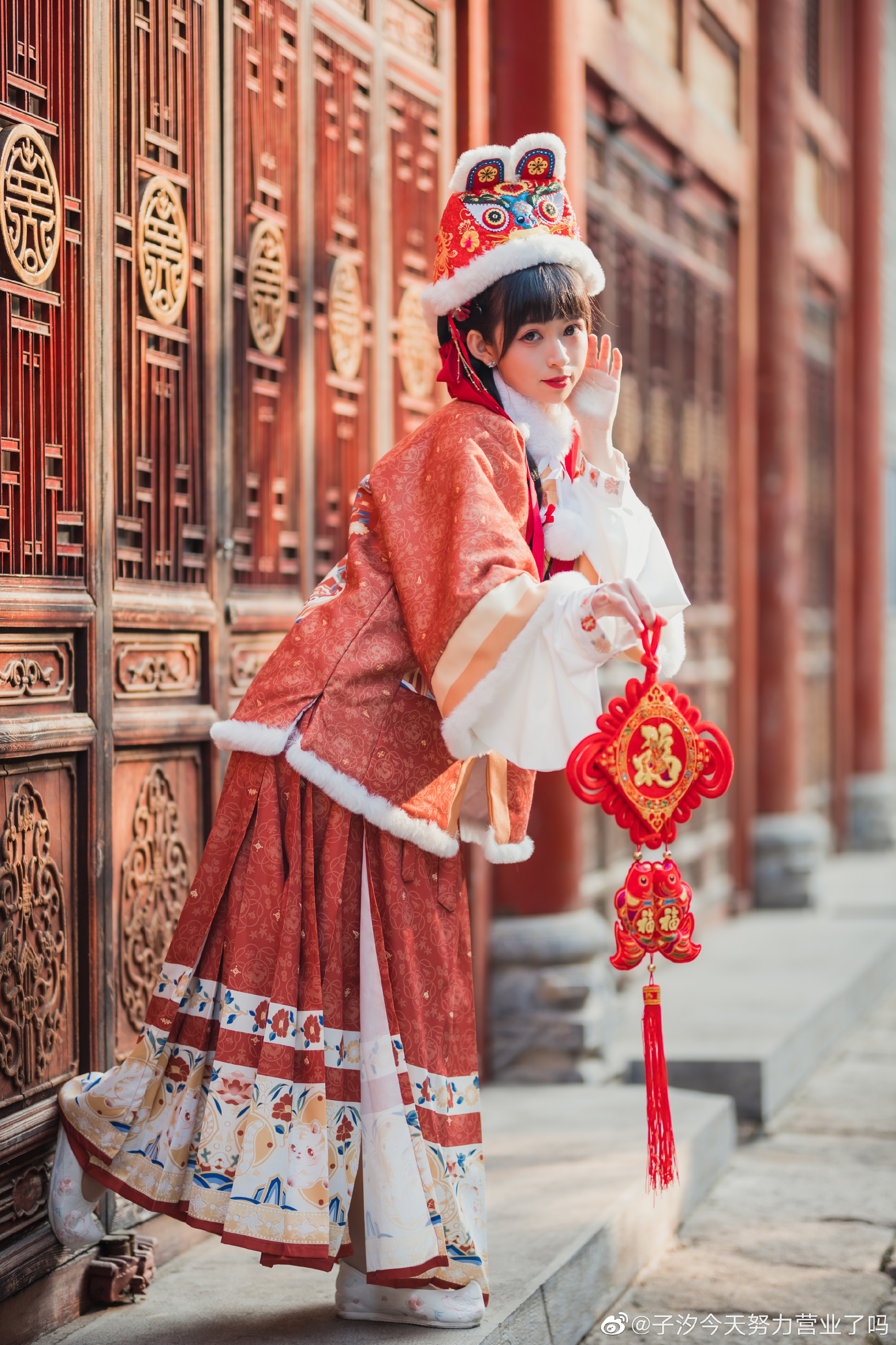 小虎娃来送祝福啦！汉服写真@子汐今天努力营业了吗