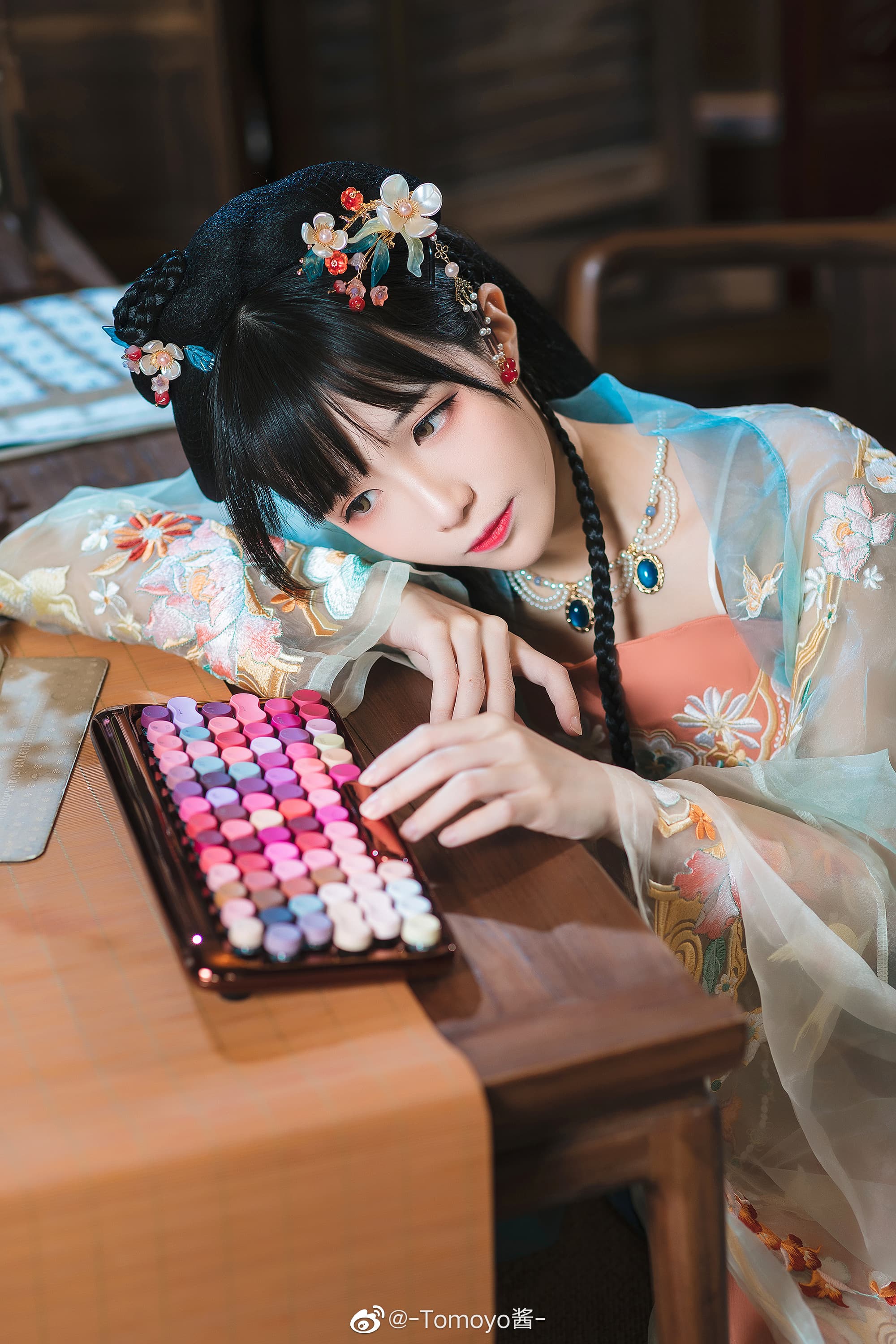 【汉服】假如每个人的生活是一种颜色，那你的生活是什么颜色呢？@-Tomoyo酱-