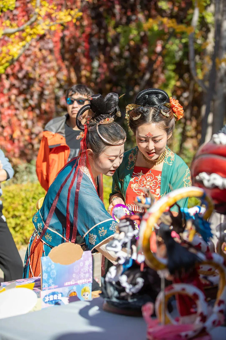 红叶雅集｜到古北水镇汉服节来一场秋意汉服行