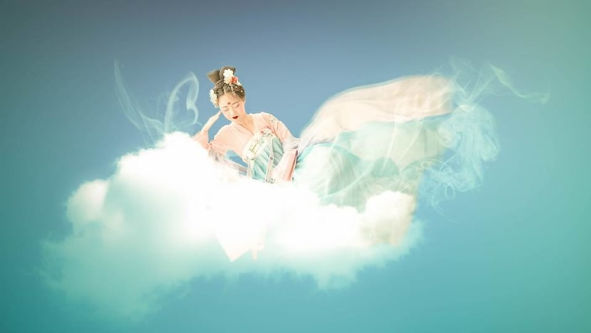 汉服少女通过时尚探索中国传统文化