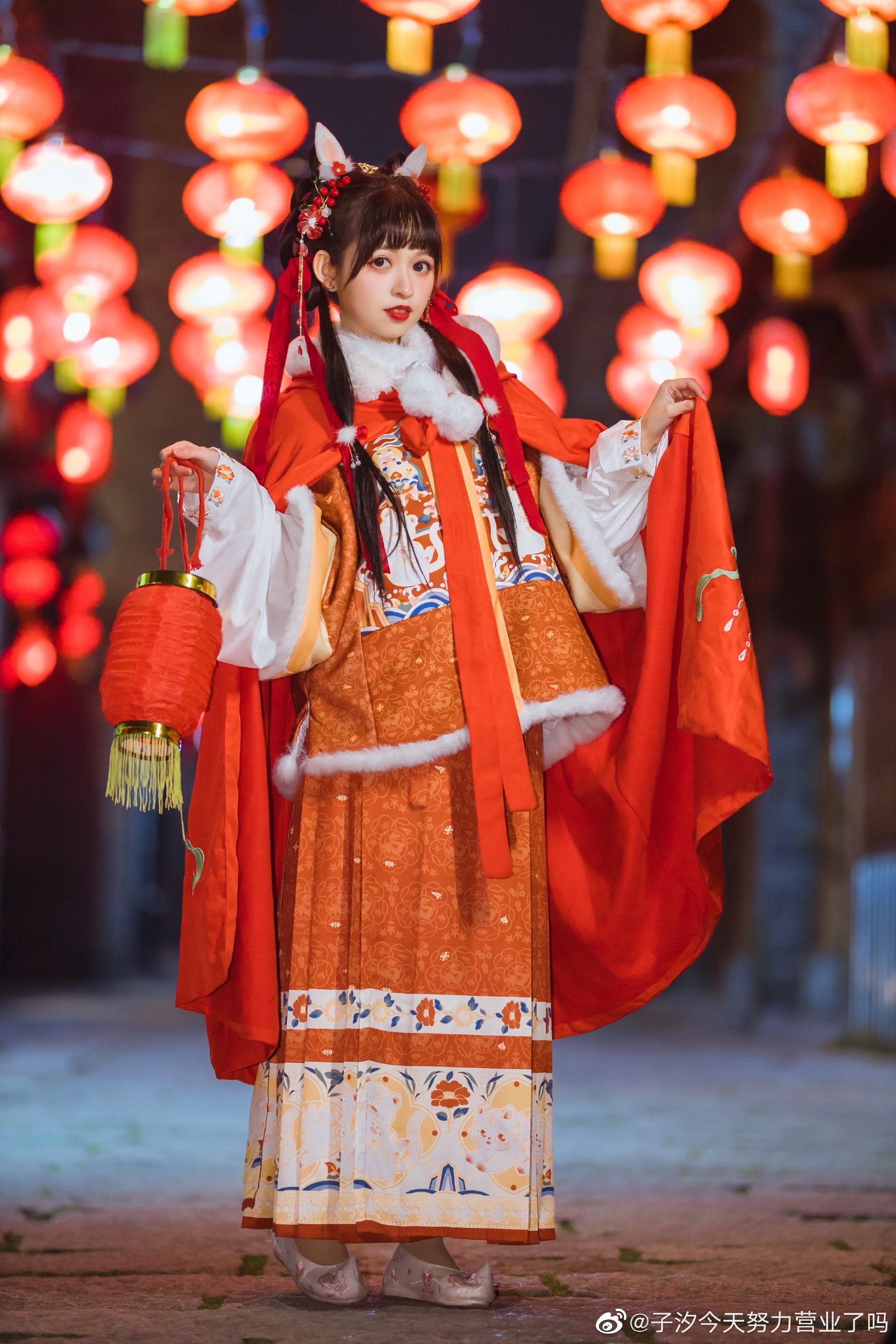 汉服写真 听说，元宵灯会是男女约会的好时节@子汐今天努力营业了吗