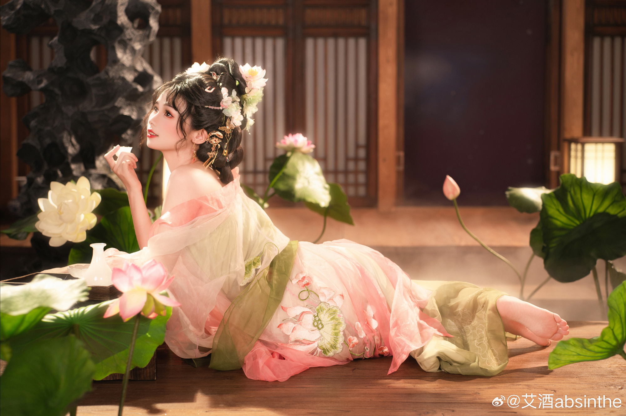 汉服 荷叶罗裙一色裁，芙蓉向脸两边开@佳佳Jayaa