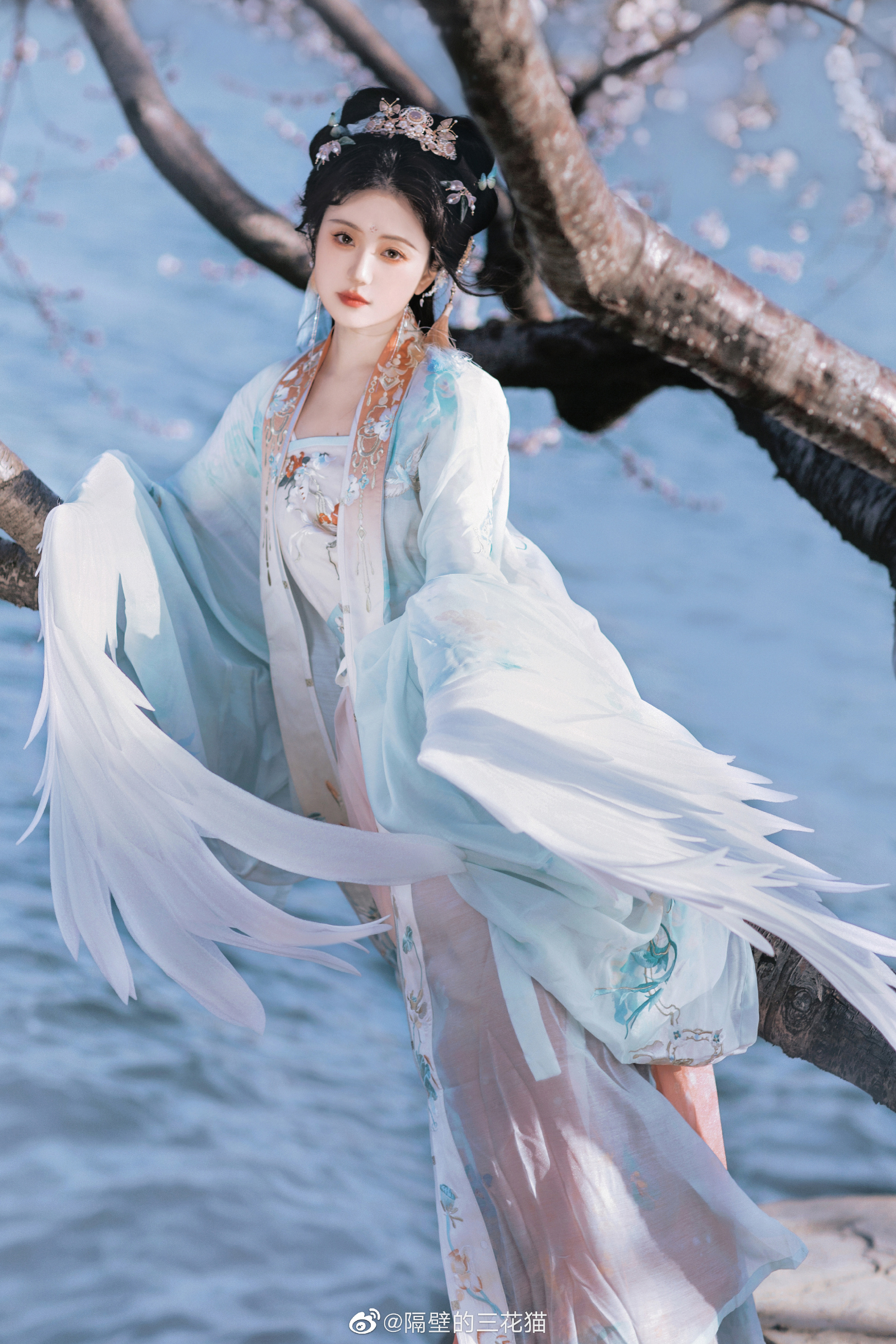 汉服 你是山川 河流 大海 我奔赴于你…@隔壁的三花猫