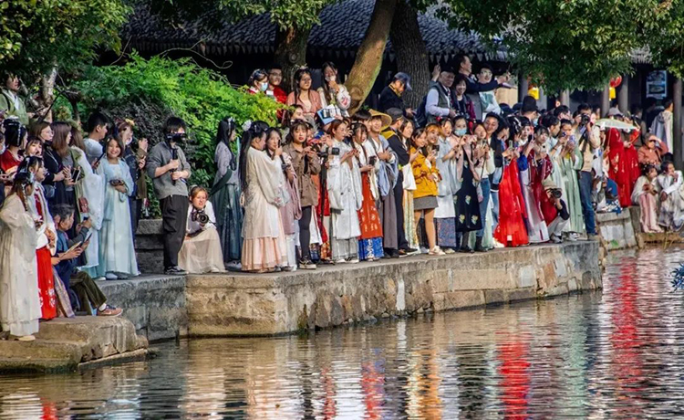 汉服出行指南‖锦绣河山，琼楼故园，待君至，盼君归。