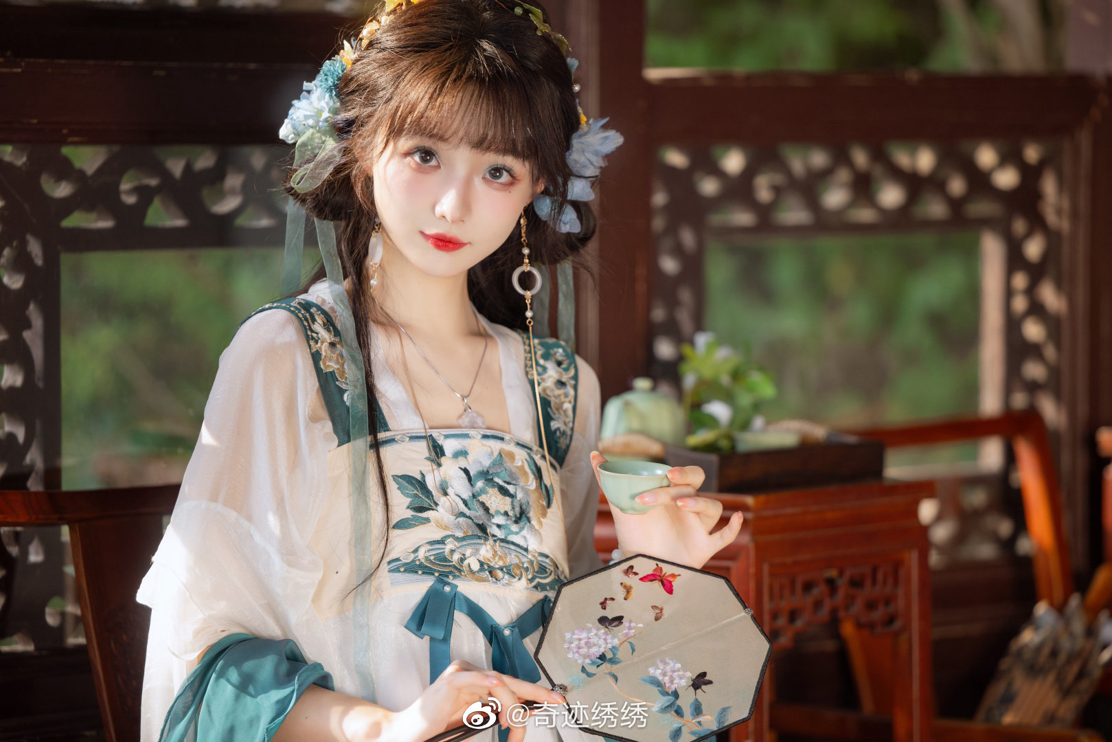 莺莺燕燕春春，花花柳柳真真。@奇迹绣绣