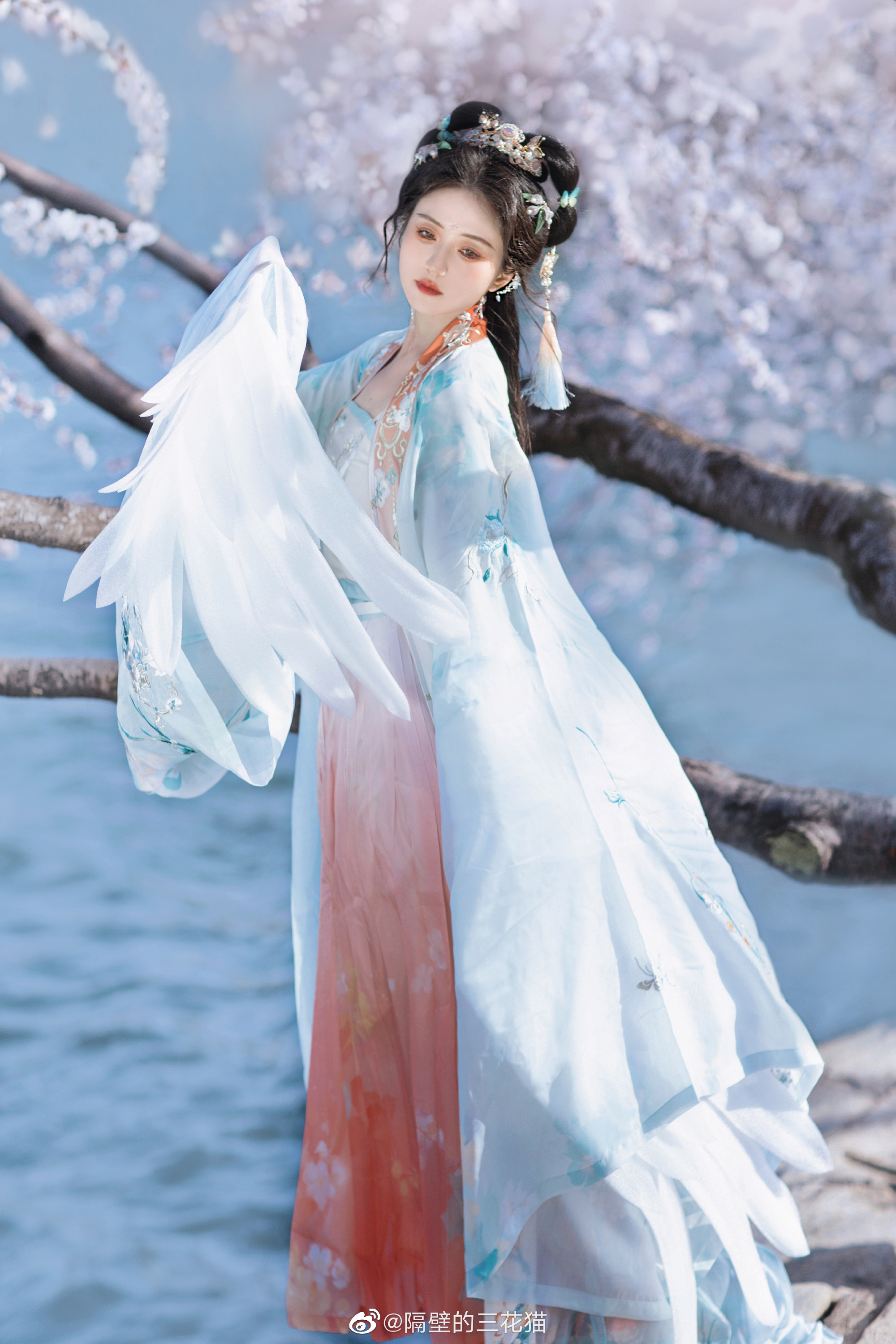 汉服 你是山川 河流 大海 我奔赴于你…@隔壁的三花猫