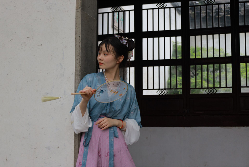 细说女子汉服发饰：点翠、梳篦的金翠首饰