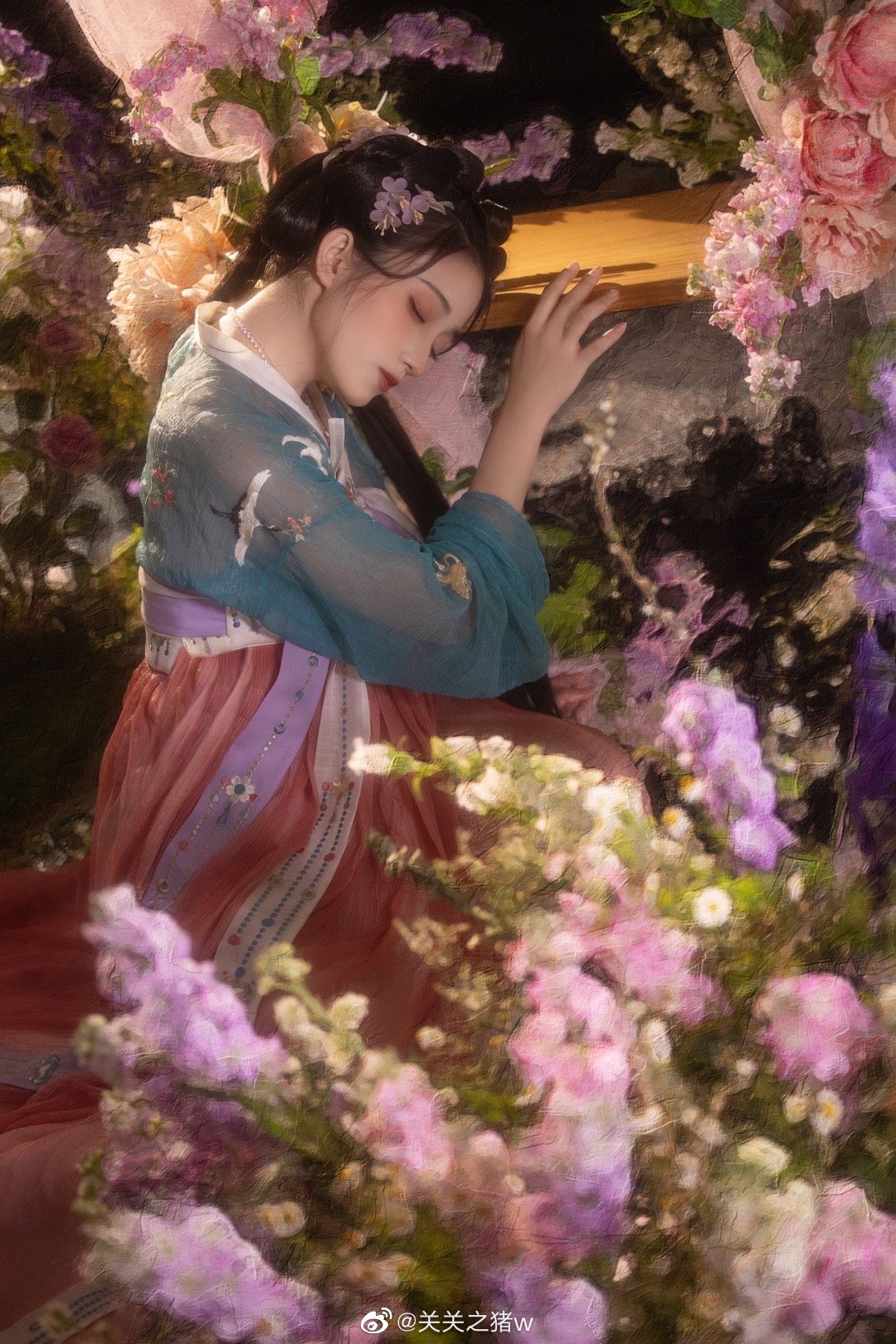 汉服 真正的鲜花开在山野烂漫处@关关之猪w