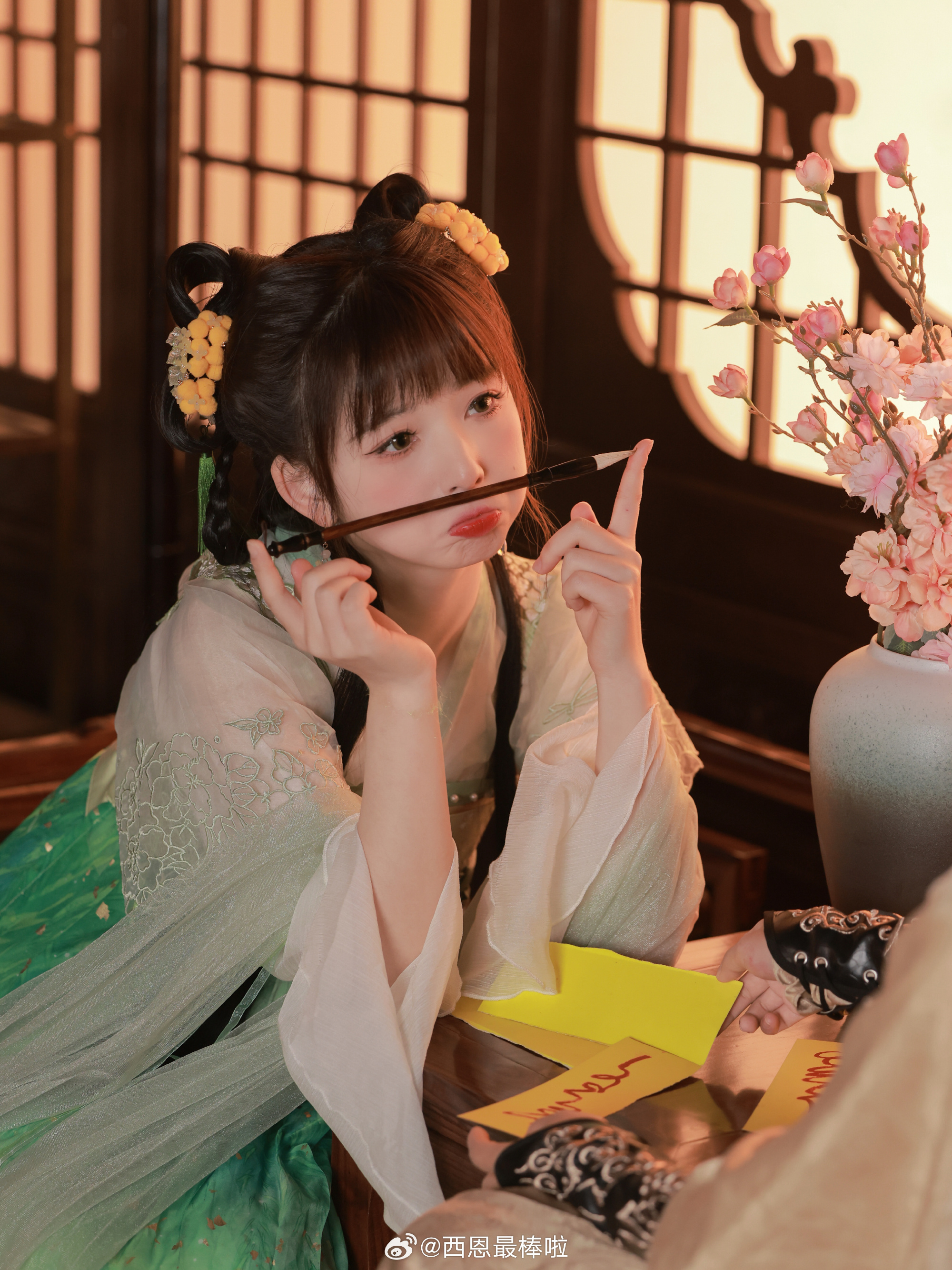 看起来可可爱爱，背地里原来是个小酒鬼！ 汉服@西恩最棒啦