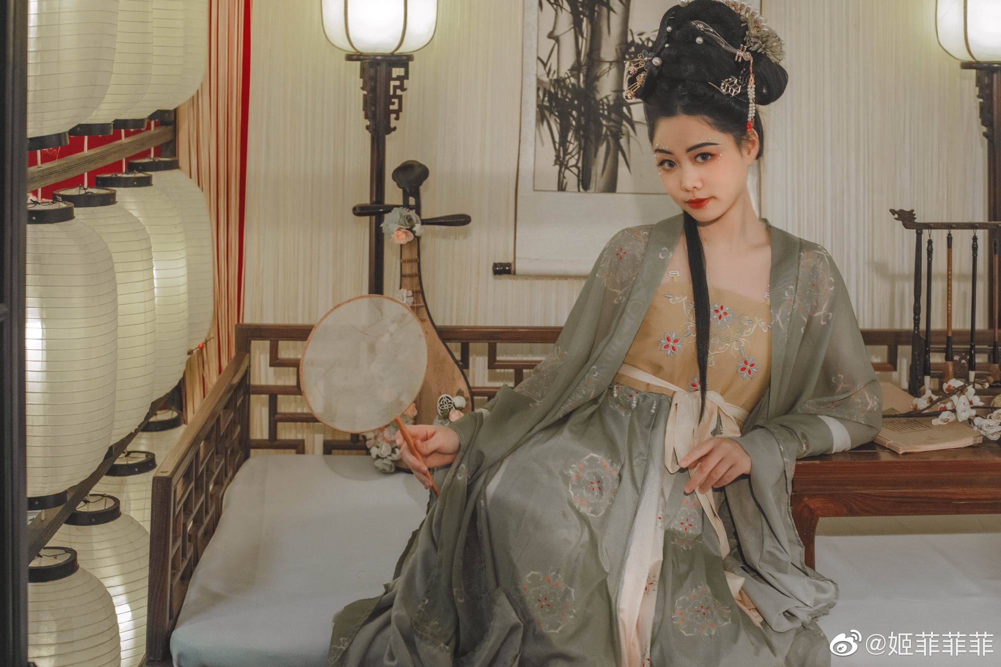 竹雨松风琴韵， 茶烟梧月书声。@姬菲菲菲