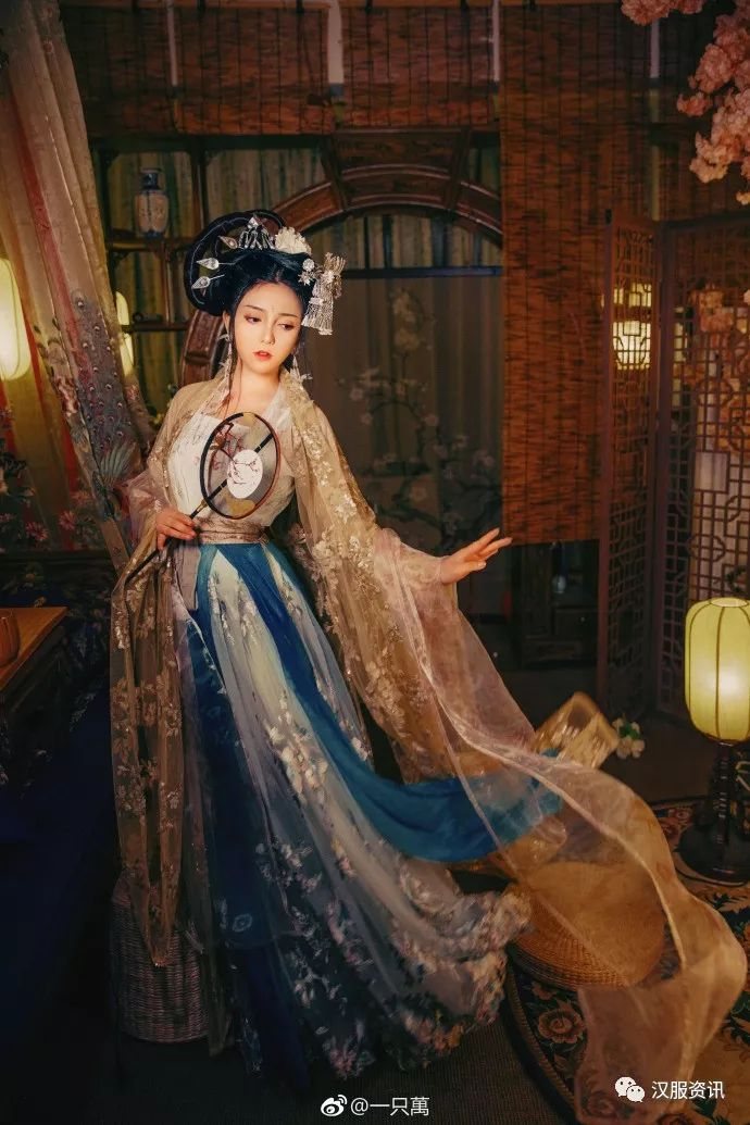 春去冬来 你曾笑我棋艺不精 我便日日与自己下棋 可如今却不能再与你对弈一场了