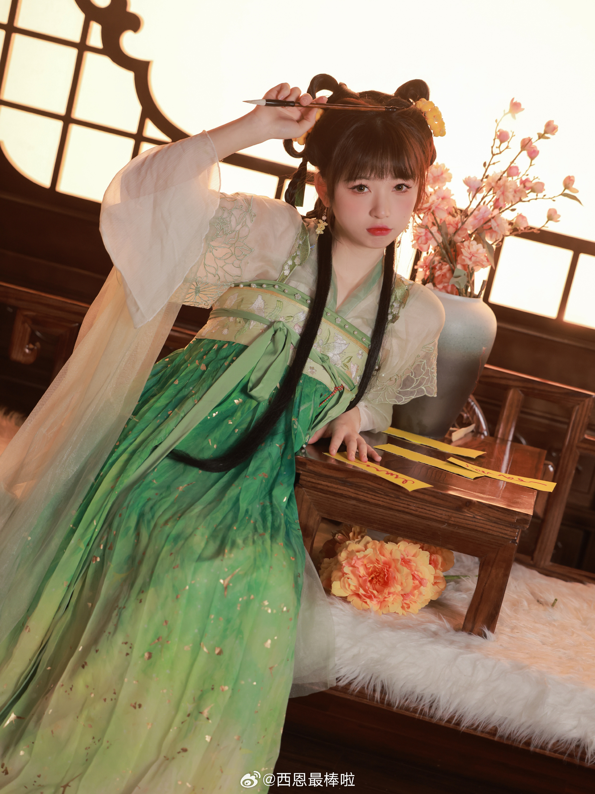 看起来可可爱爱，背地里原来是个小酒鬼！ 汉服@西恩最棒啦