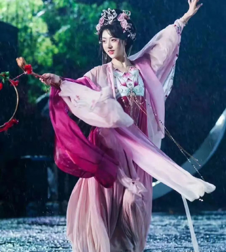 二十大报告30次提到文化，汉服也可以这样应景