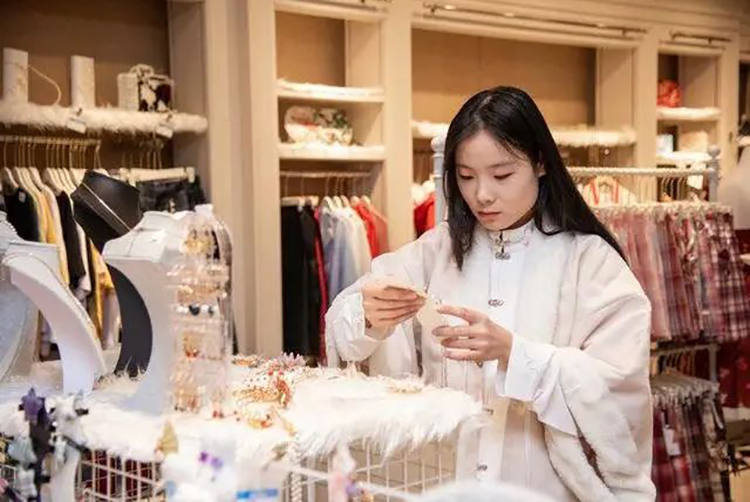 不爱潮服爱汉服！德州“汉服风潮”持续升温中的汉服同袍们！