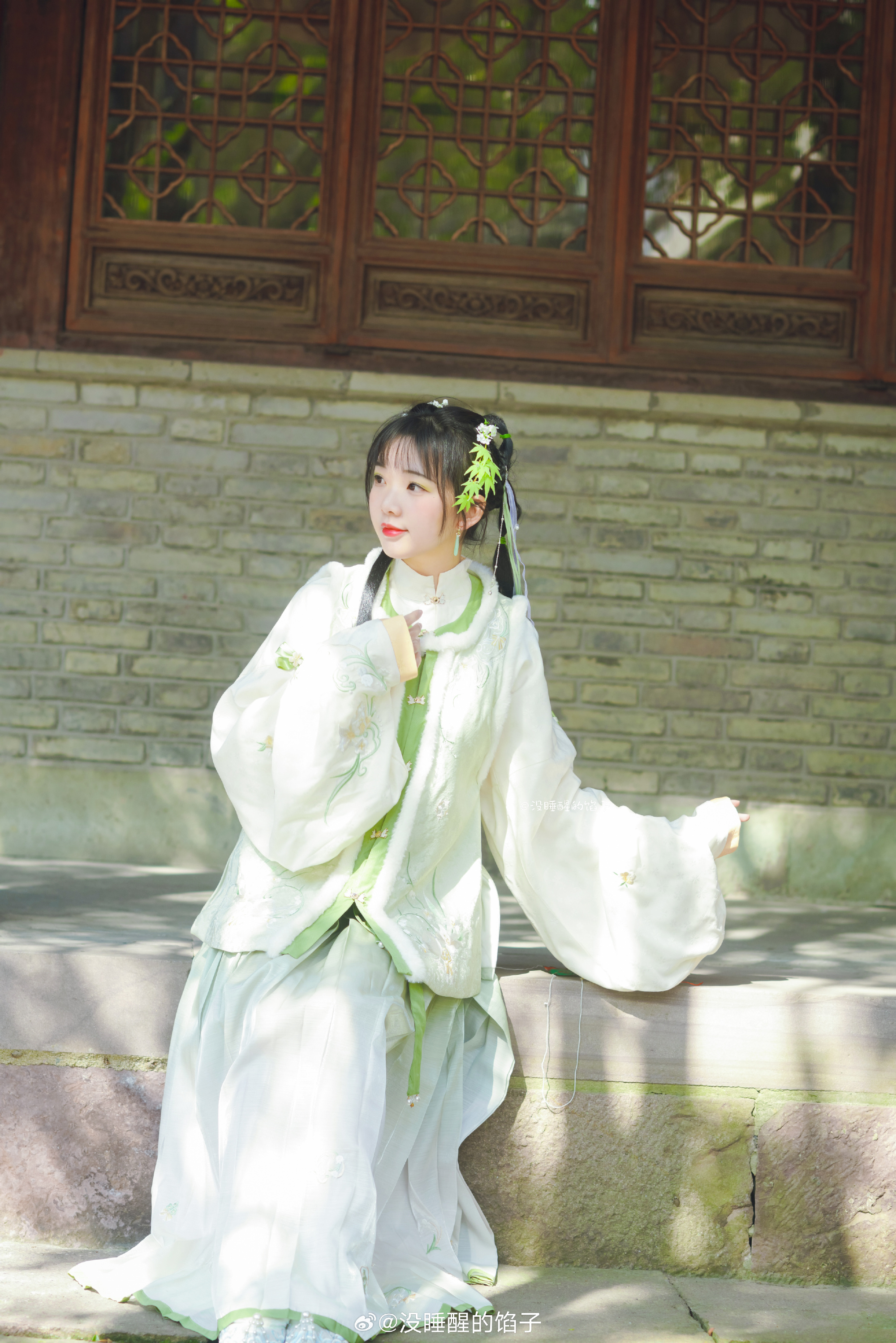 汉服 先生说考功名就得读书破万卷 但我也想和你趁好春光放纸鸢。@没睡醒的馅子