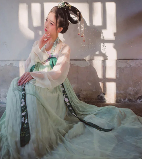 浅谈中秋节及汉服穿搭