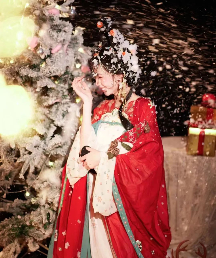 当汉服遇到圣诞节，文化交融的背后是文化自信