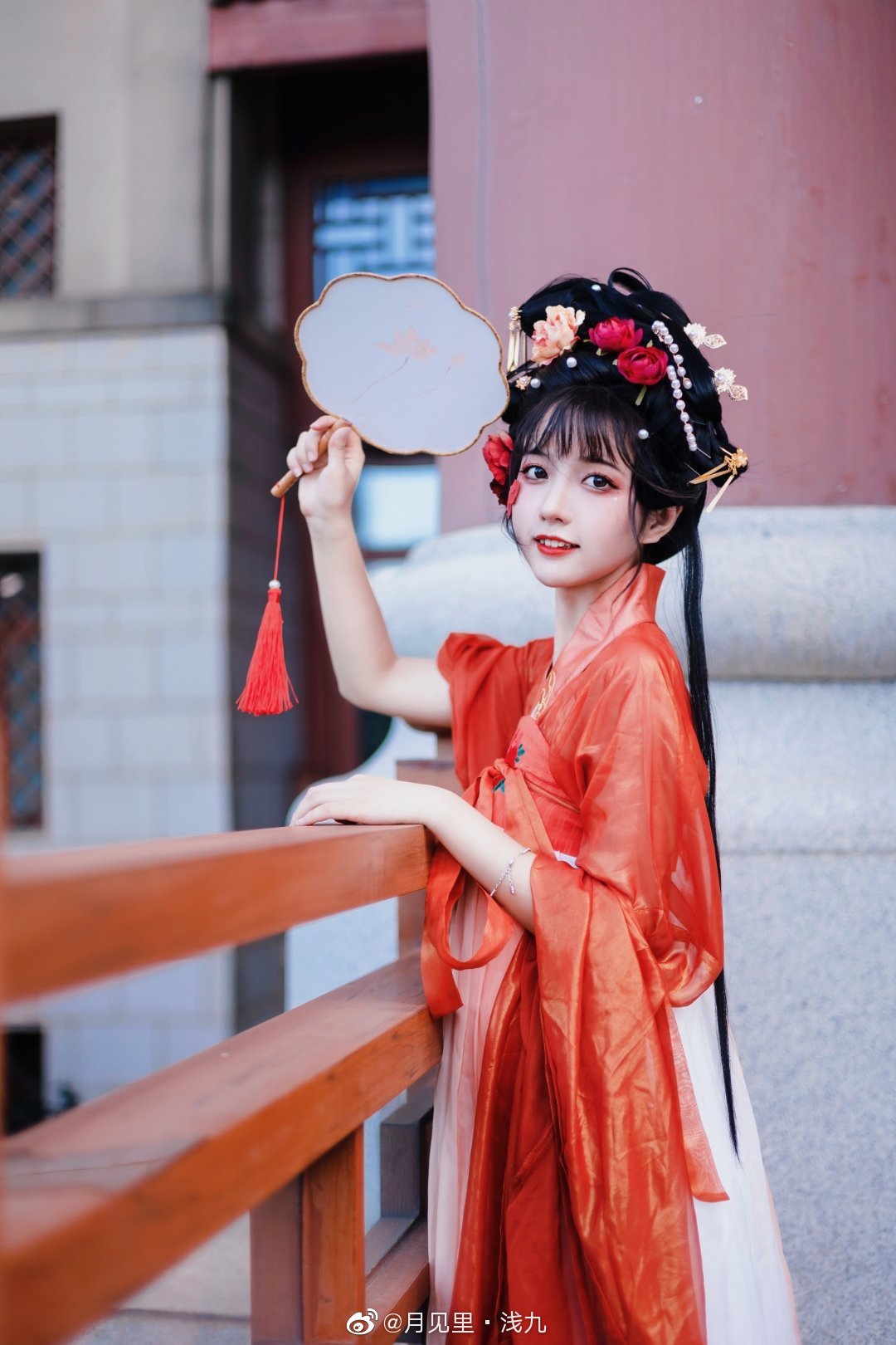 [汉服]云想衣裳花想容， 春风拂槛露华浓。@月见里·浅九