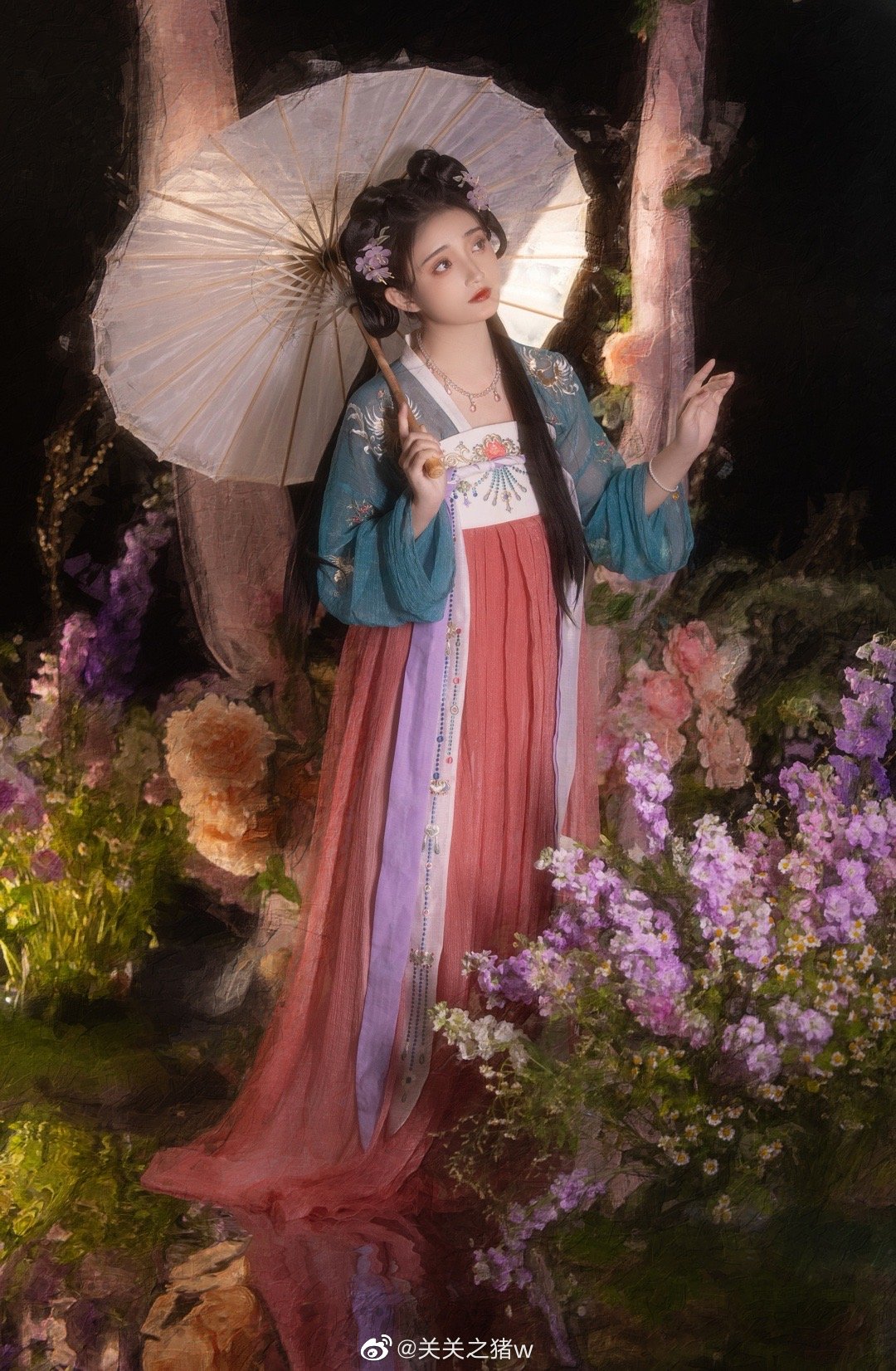 汉服 真正的鲜花开在山野烂漫处@关关之猪w