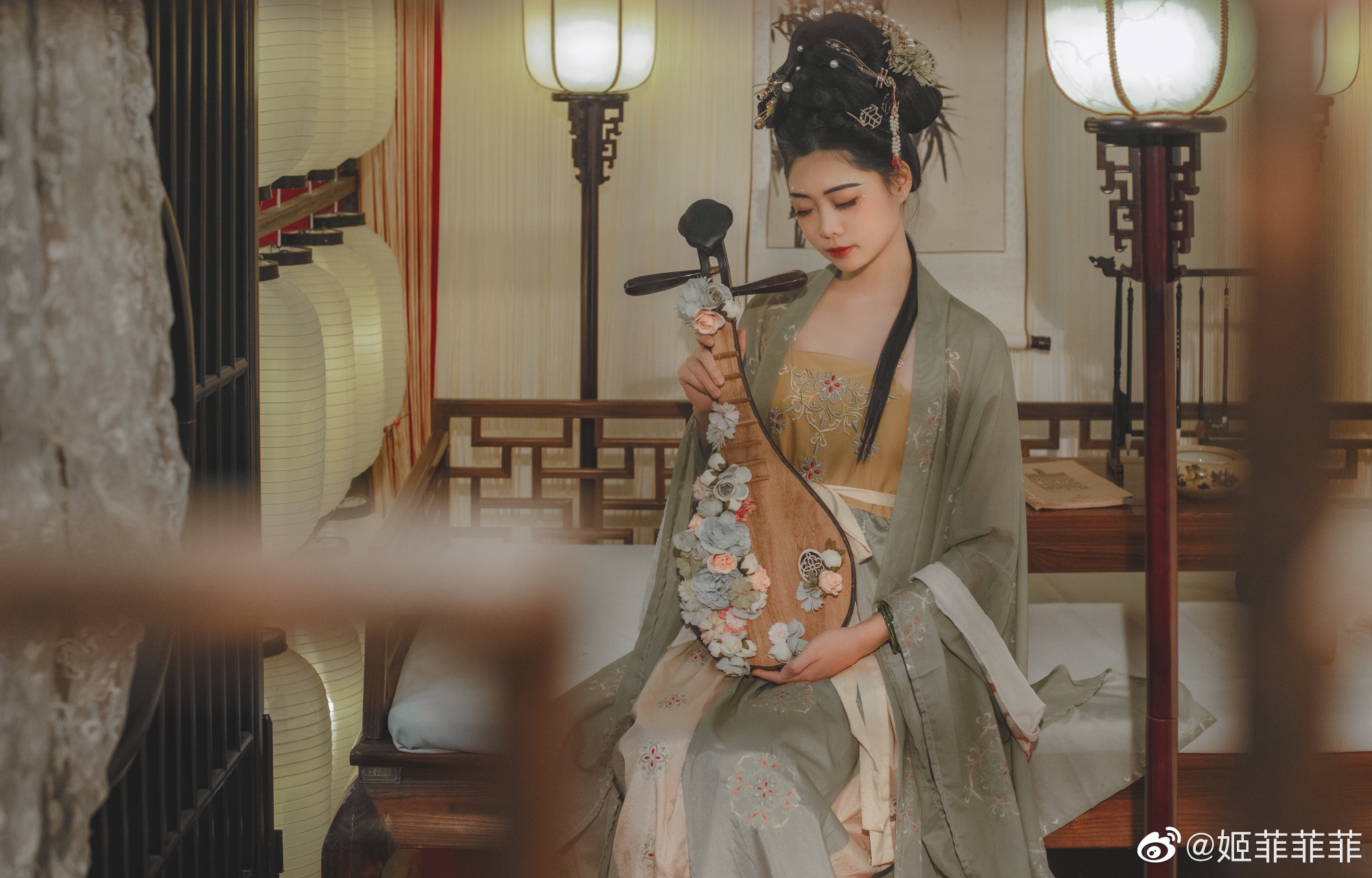 竹雨松风琴韵， 茶烟梧月书声。@姬菲菲菲